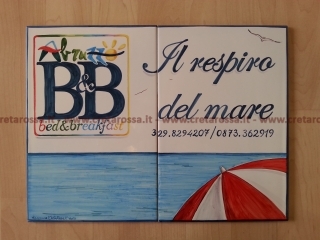 cod.art: bb05 - Pannello in ceramica cm 30x40 con decoro e scritte personalizzate in base alla richiesta del cliente . 